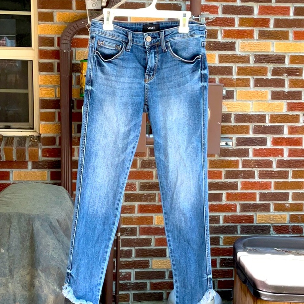 Fringed at bottom vervet skinny jeans barely worn